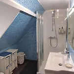 Avec Salle D'eau Privative Et Entree Independante * Bernay (Eure)