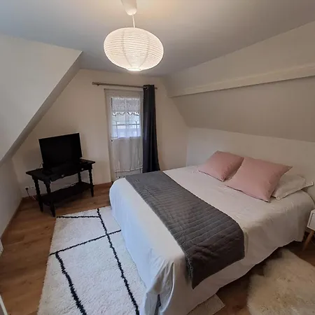 BERNAY Chambre avec Salon, salle d'eau privative et entrée indépendante