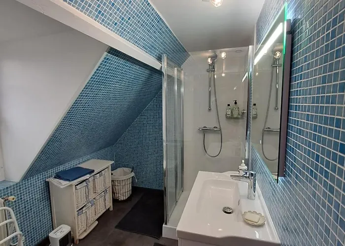 Avec Salle D'eau Privative Et Entree Independante Проживание в семье